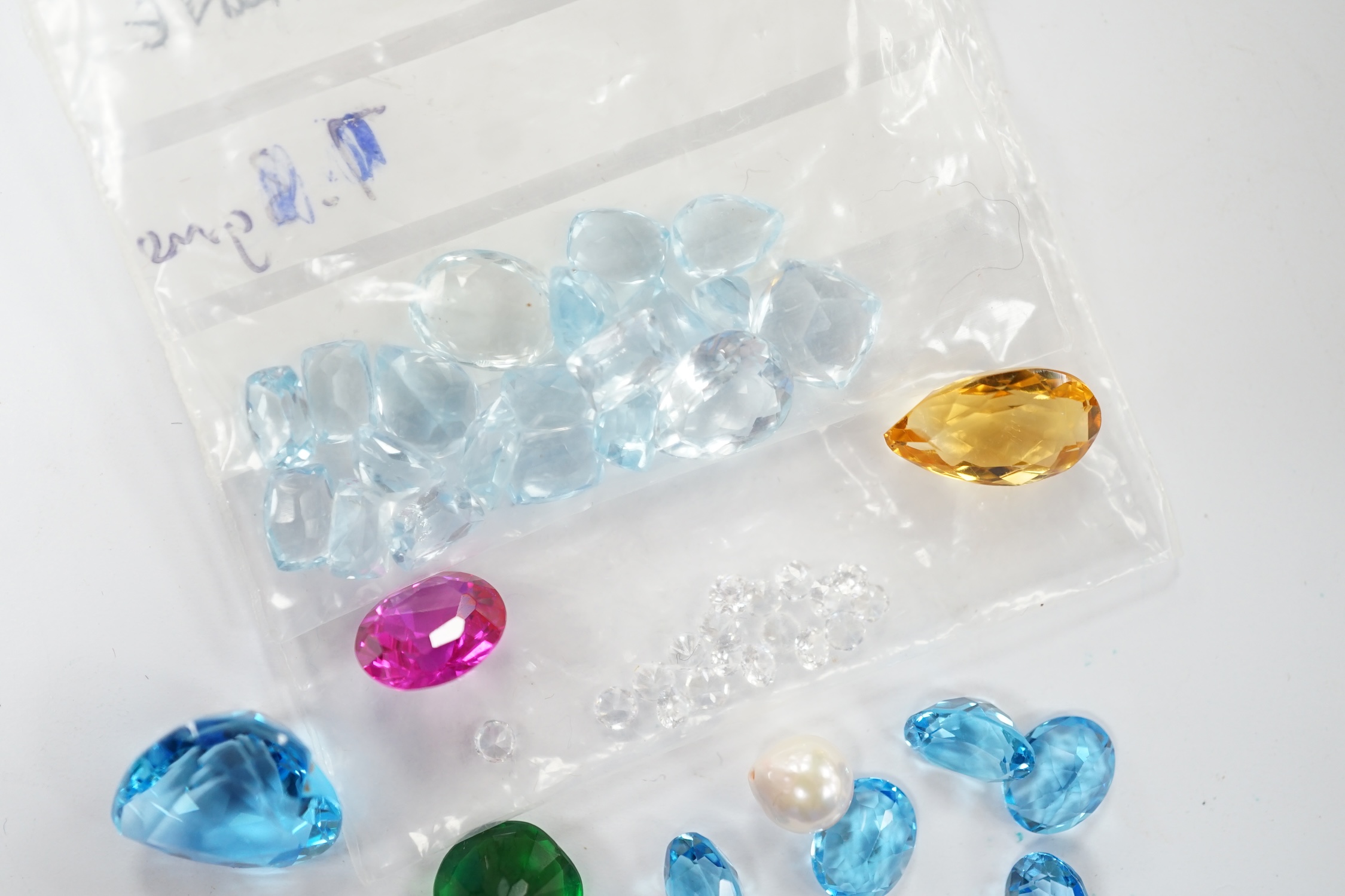 A small quantity of unmounted cut gemstones including diamonds and aquamarine. Fair condition.